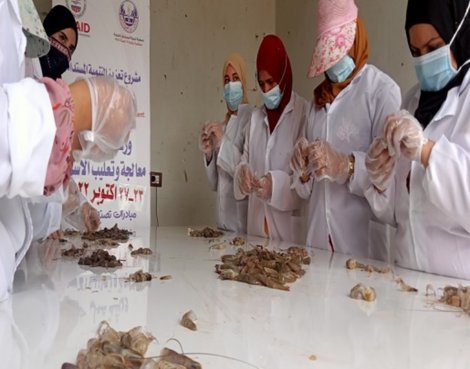 توزيع خامات الدعم العيني على المتدربات